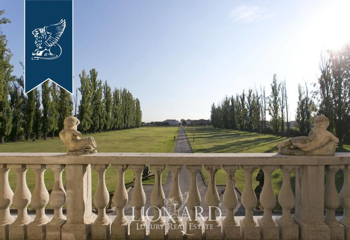 Image No.48-30 Bed Villa for sale