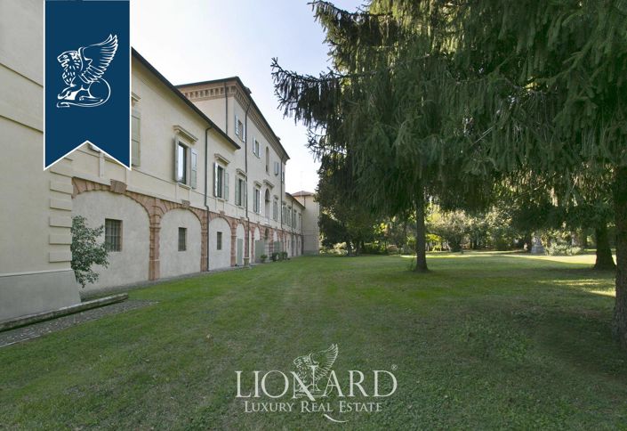 Image No.7-30 Bed Villa for sale