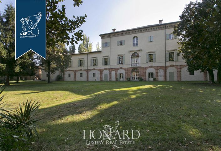 Image No.8-30 Bed Villa for sale