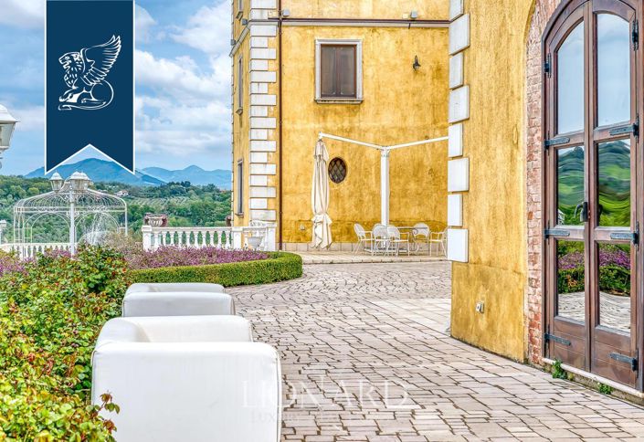 Image No.13-28 Bed Villa for sale