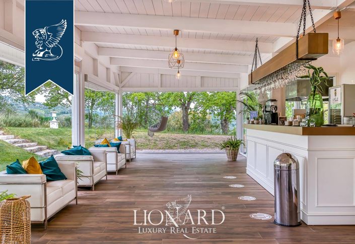 Image No.18-28 Bed Villa for sale