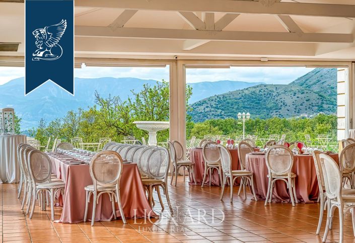 Image No.19-28 Bed Villa for sale