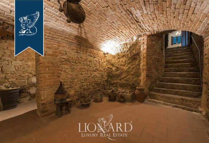 Image No.20-9 Bed Villa for sale