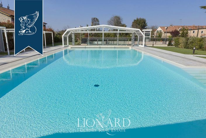 Image No.11-11 Bed Villa for sale