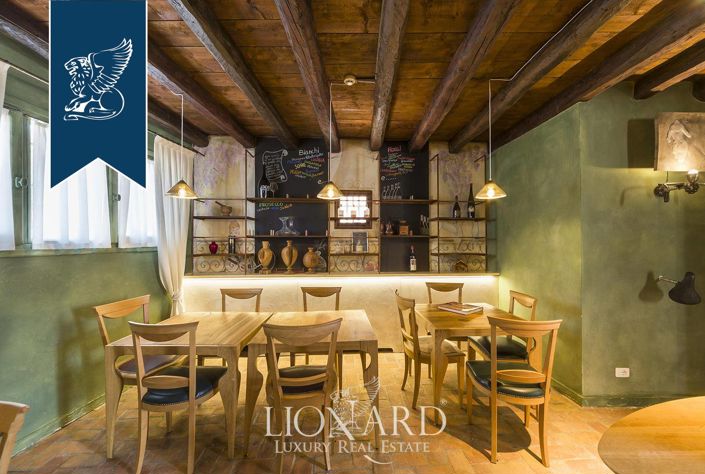 Image No.20-11 Bed Villa for sale