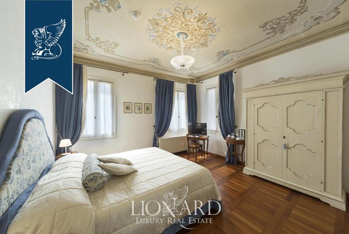 Image No.25-11 Bed Villa for sale