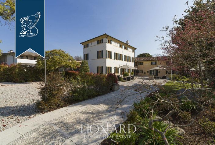 Image No.3-11 Bed Villa for sale