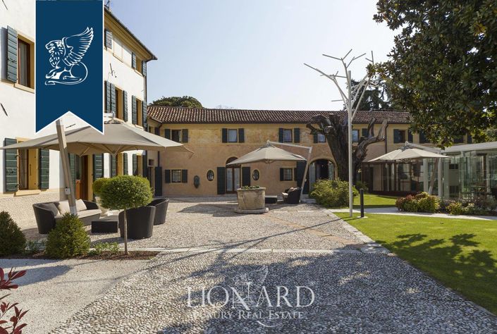 Image No.4-11 Bed Villa for sale