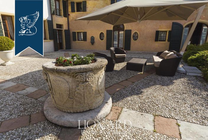 Image No.5-11 Bed Villa for sale