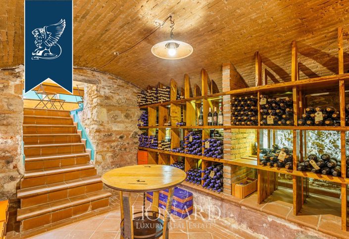 Image No.16-10 Bed Farmhouse for sale