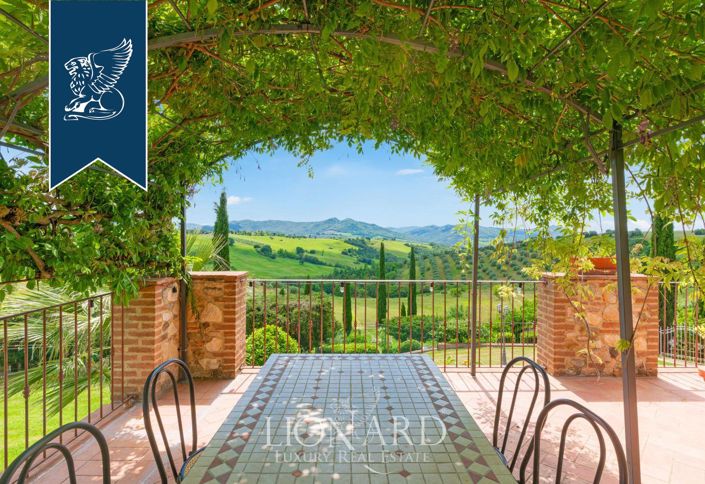 Image No.18-8 Bed Villa for sale