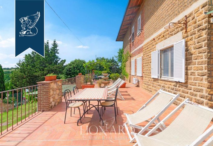 Image No.20-8 Bed Villa for sale