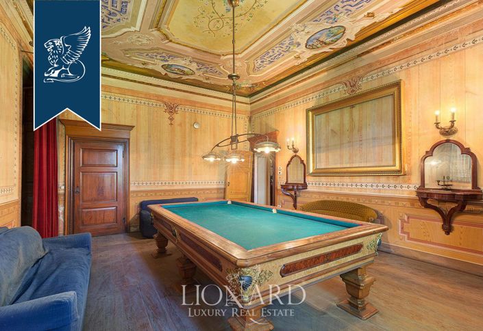 Image No.17-10 Bed Property for sale