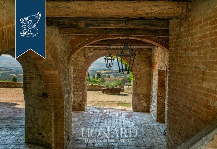 Image No.16-20 Bed Property for sale