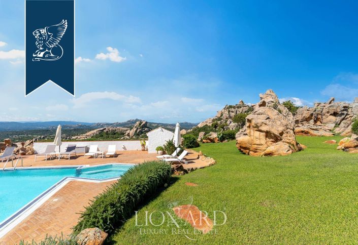 Image No.10-8 Bed Villa for sale