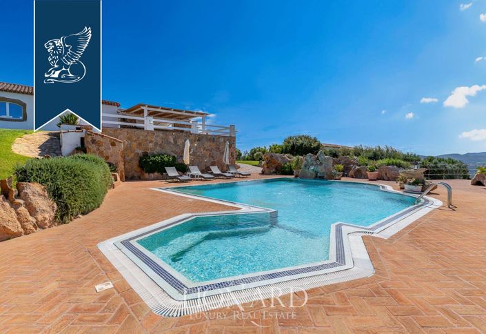 Image No.14-8 Bed Villa for sale