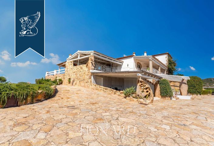 Image No.9-8 Bed Villa for sale