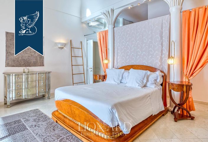 Image No.15-8 Bed Villa for sale