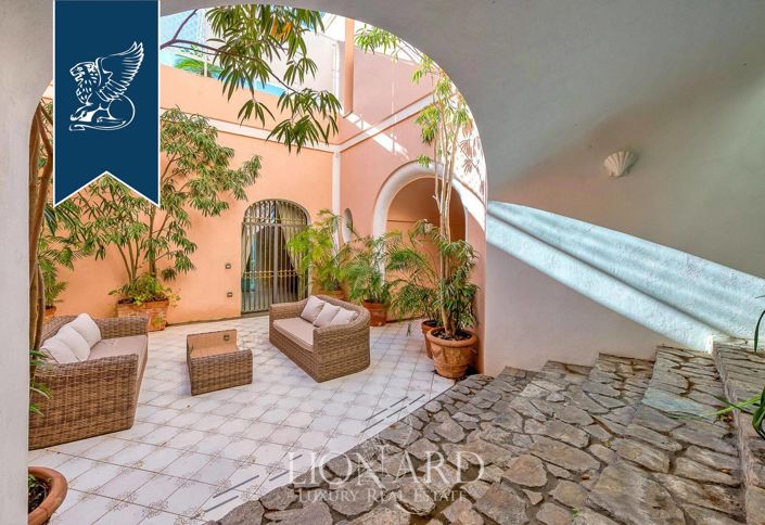 Image No.8-8 Bed Villa for sale