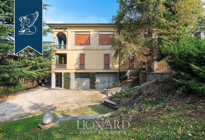 Image No.17-13 Bed Villa for sale