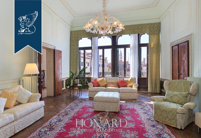 Image No.12-6 Bed Property for sale