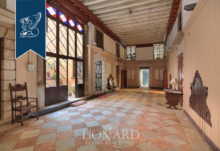 Image No.2-6 Bed Property for sale