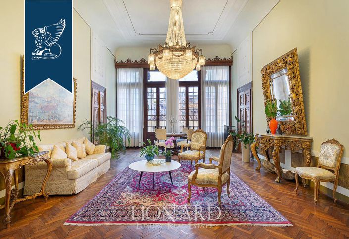 Image No.5-6 Bed Property for sale