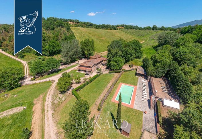 Image No.4-22 Bed Farmhouse for sale