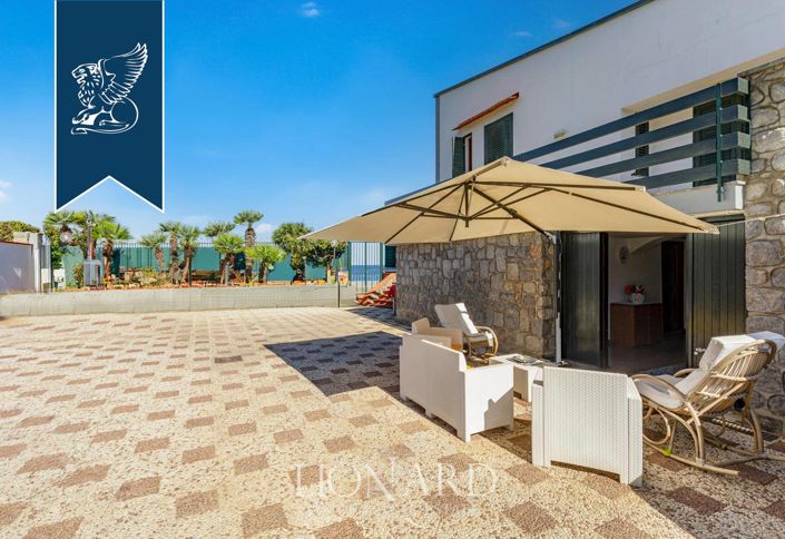 Image No.10-6 Bed Villa for sale