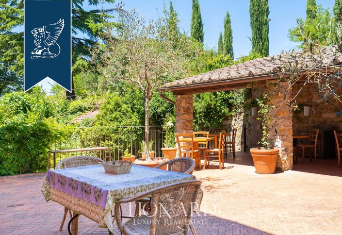 Image No.21-13 Bed Farmhouse for sale