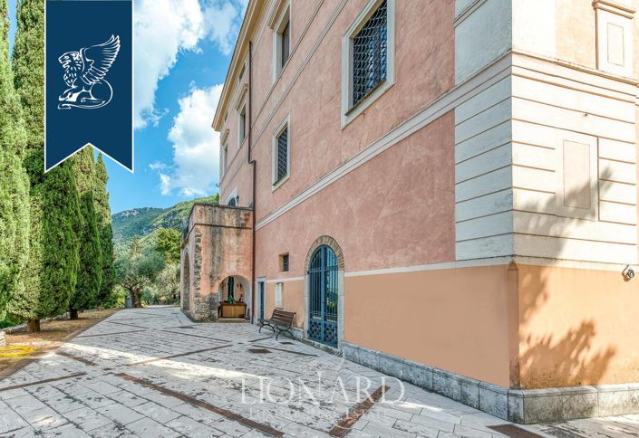 Image No.12-7 Bed Villa for sale