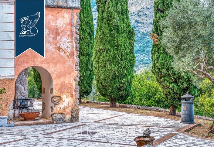 Image No.8-7 Bed Villa for sale