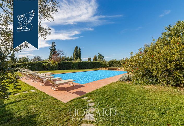 Image No.10-8 Bed Villa for sale