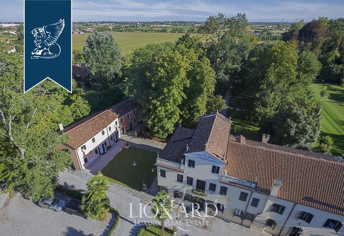 Image No.20-22 Bed Villa for sale