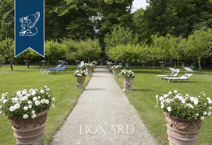 Image No.4-22 Bed Villa for sale