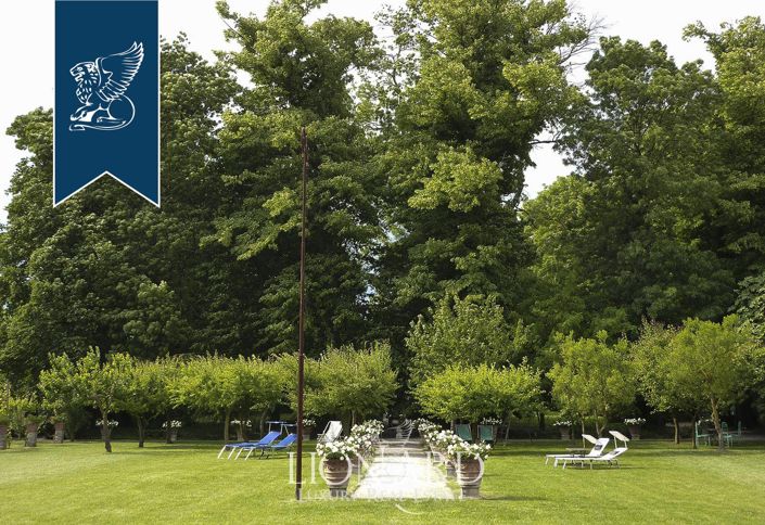 Image No.5-22 Bed Villa for sale