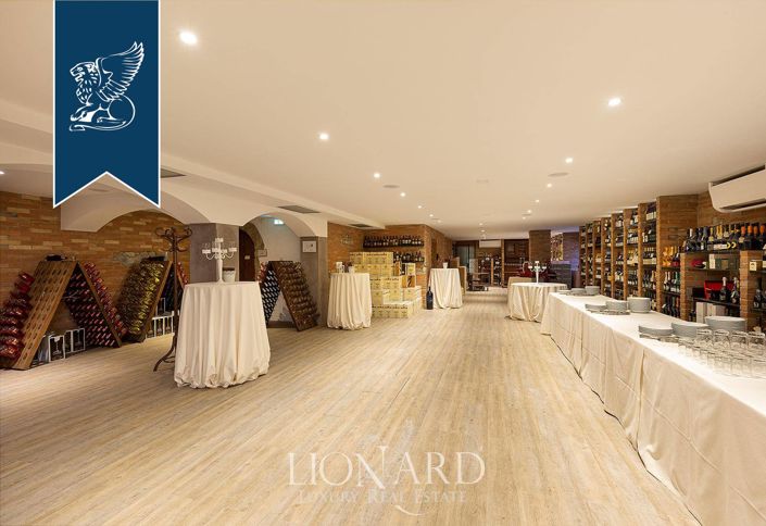 Image No.13-37 Bed Farmhouse for sale