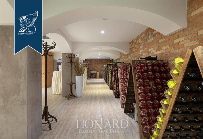 Image No.15-37 Bed Farmhouse for sale