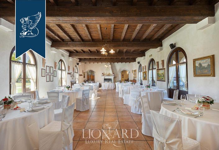 Image No.16-37 Bed Farmhouse for sale