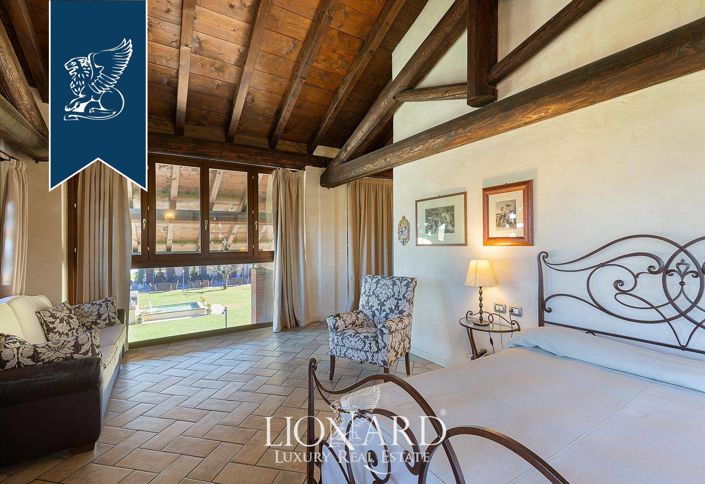 Image No.21-37 Bed Farmhouse for sale