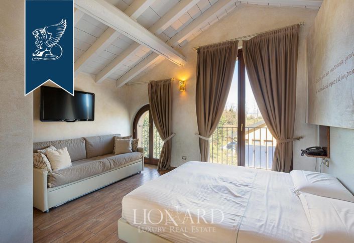 Image No.22-37 Bed Farmhouse for sale