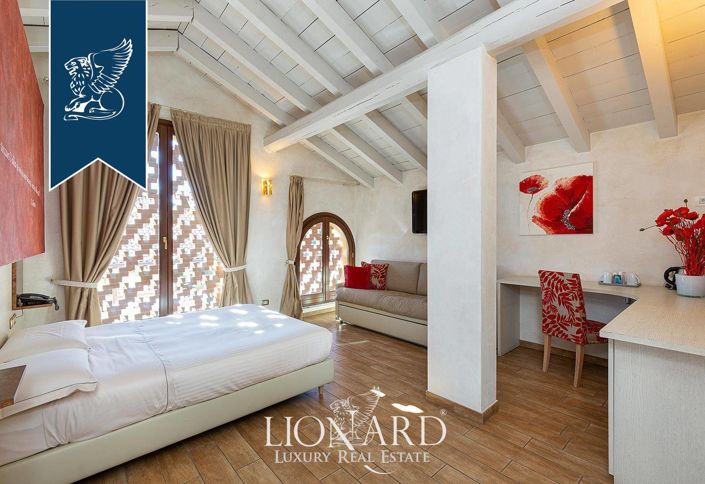 Image No.24-37 Bed Farmhouse for sale