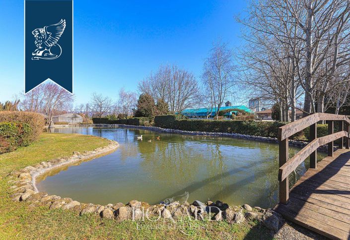 Image No.27-37 Bed Farmhouse for sale