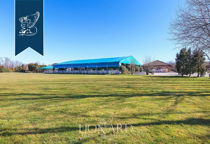 Image No.28-37 Bed Farmhouse for sale