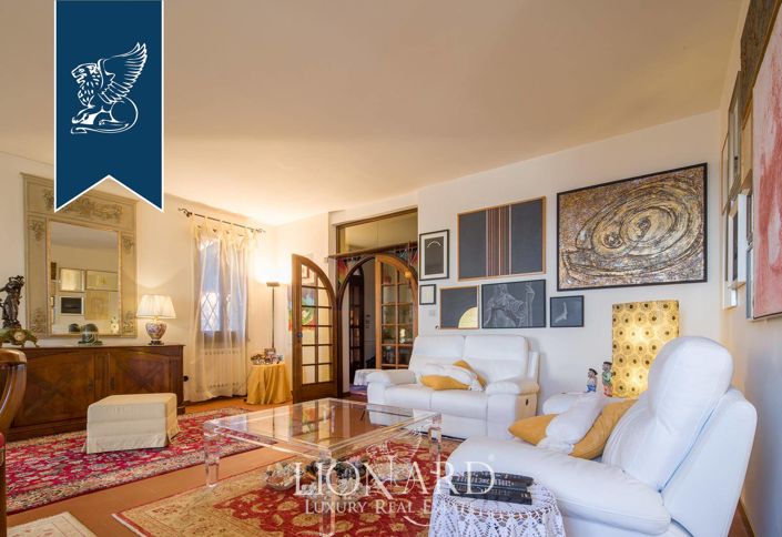 Image No.11-8 Bed Villa for sale