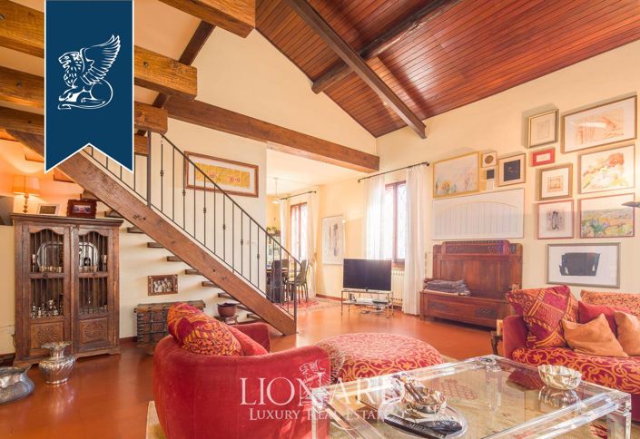 Image No.16-8 Bed Villa for sale