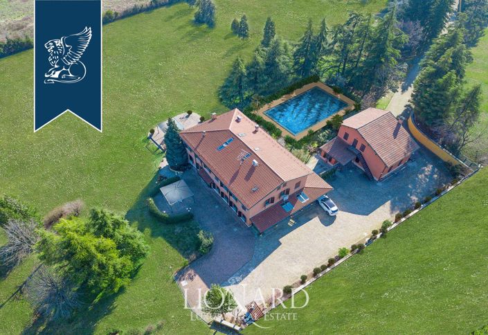 Image No.2-8 Bed Villa for sale