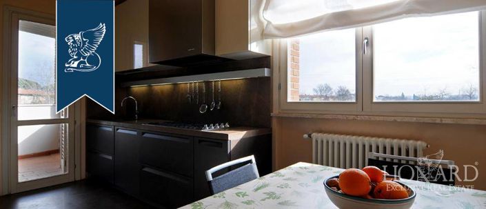 Image No.30-20 Bed Hotel for sale