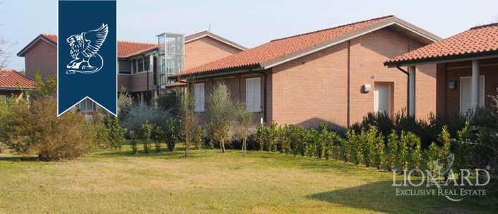 Image No.4-20 Bed Hotel for sale