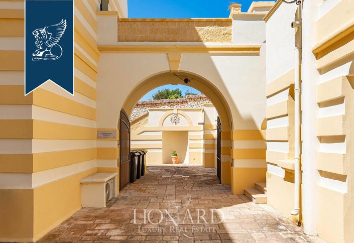 Image No.7-17 Bed Villa for sale